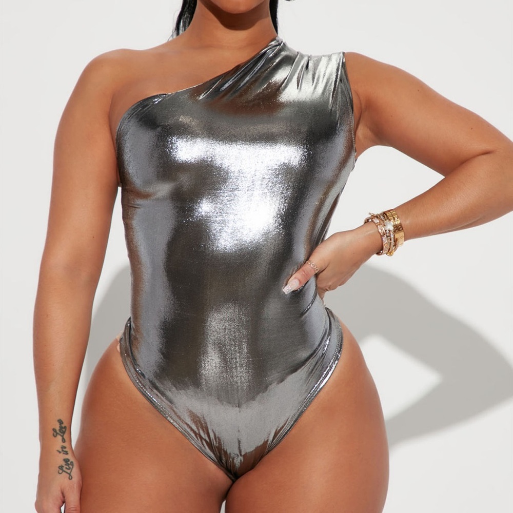 Fashion Nova Stella Metallic bodysuit